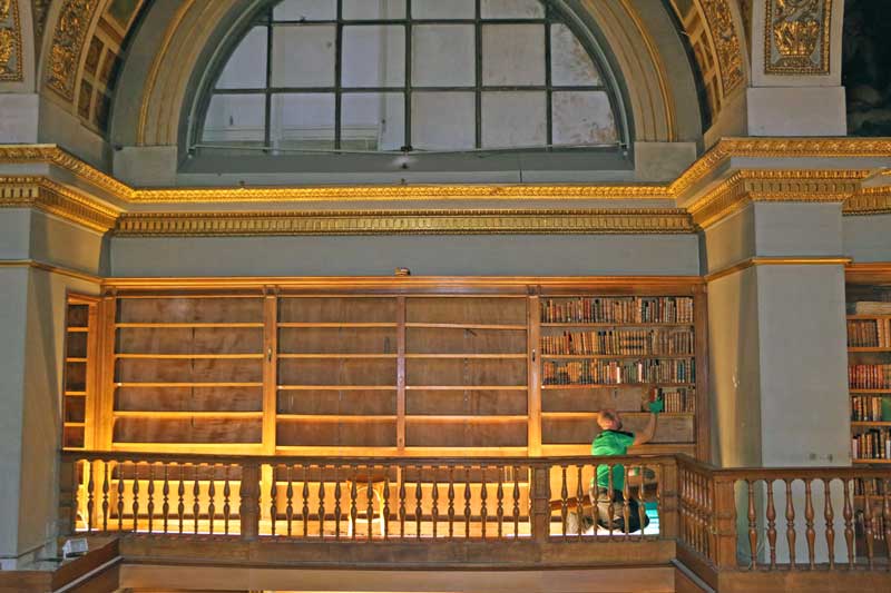 Déménagement des livres anciens et précieux de la bibliothèque nationale