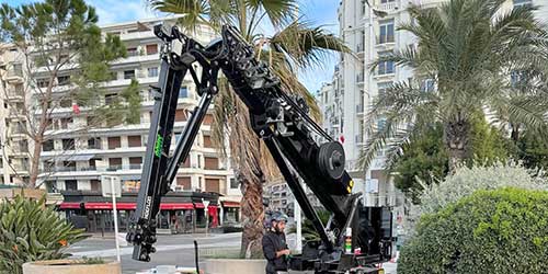 Manutention par levage avec une mini grue à Cannes