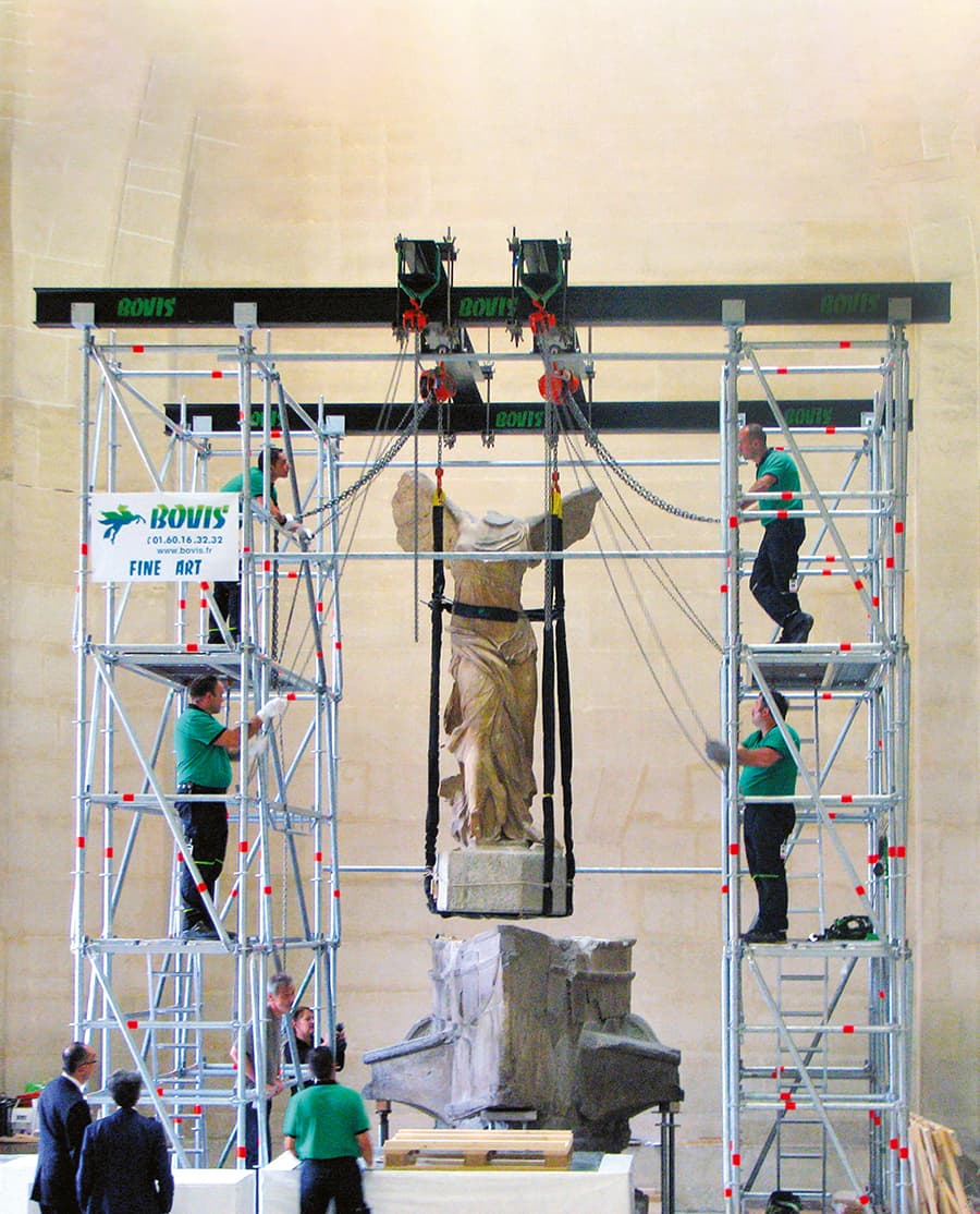 Installation Victoire de Samothrace au Louvres par Bovis Fine Art