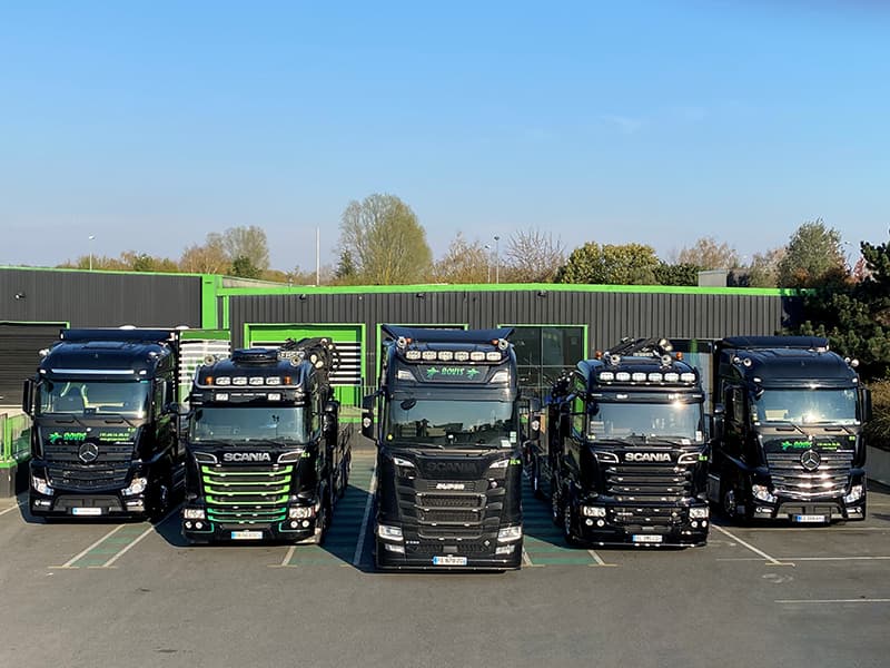 Flotte de camions Bovis Fine Art dédiés au transport d'œuvres d'art