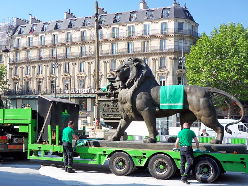 Manutention d'œuvres monumentales par Bovis Fine Art