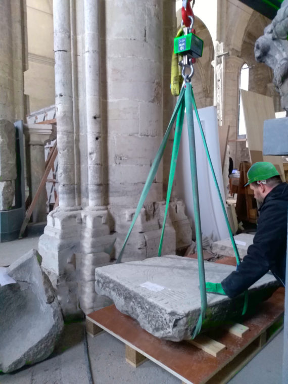Déménagement d'œuvres de la Basilique de Besançon par nos techniciens spécialisés Bovis Fine Art
