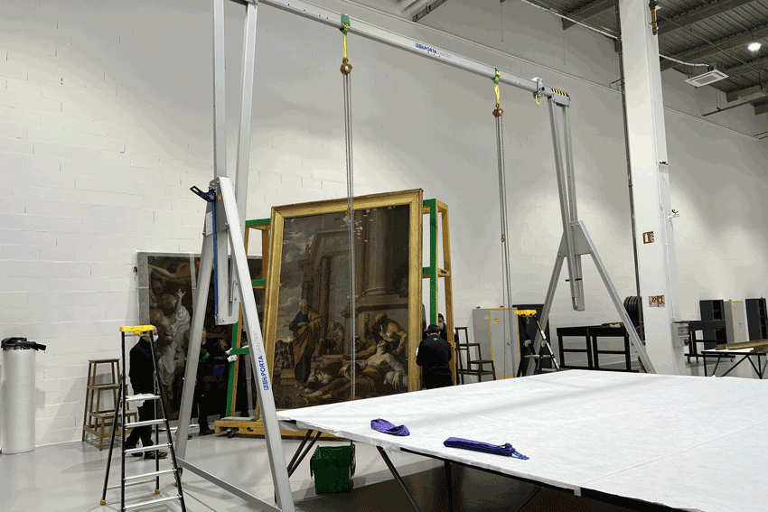 Restauration de tableaux grand format dans nos salles de stockage  Bovis Fine Art