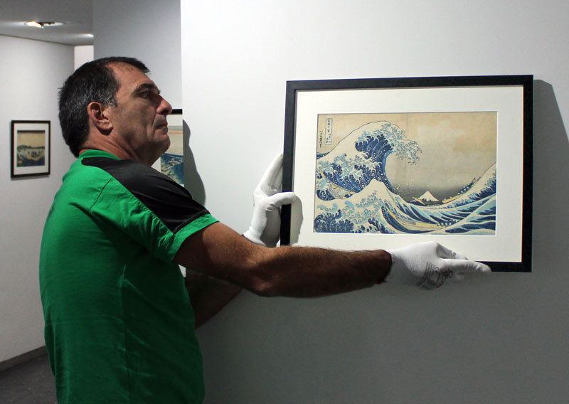 Installation de la vague d'Hokusai à Nice