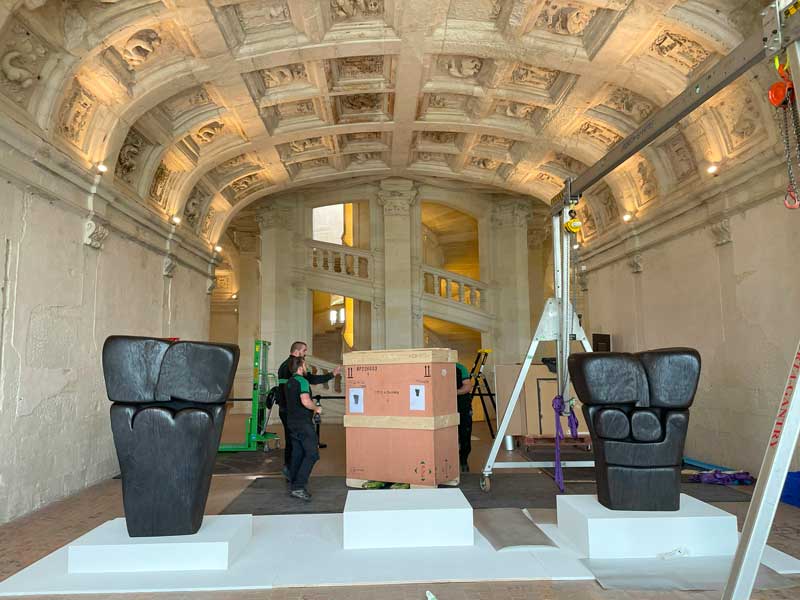 Transport de sculptures contemporaines : l’exposition Wang Keping au Château de Chambord