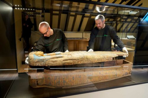 Déménagement de sarcophage au musée Dobrée de Nantes