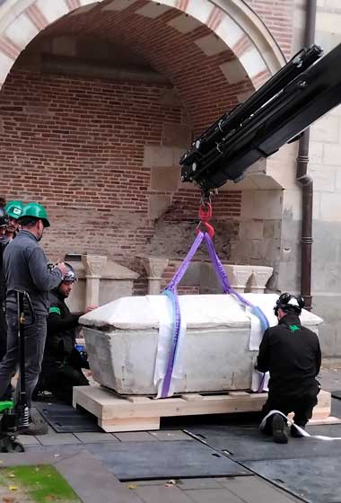 Transport et manutention de sarcophages à Toulouse