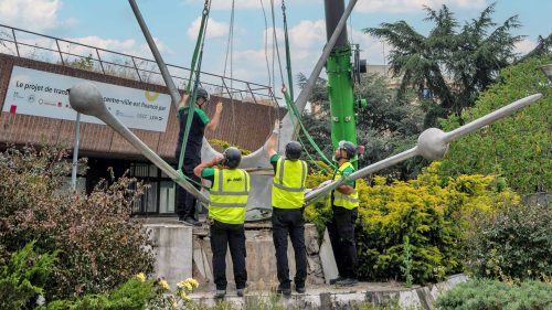 Déménagement d'un monument public à Evry