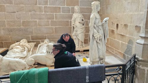 Manutention et transport de sculptures à la cathédrale de Nantes (44)
