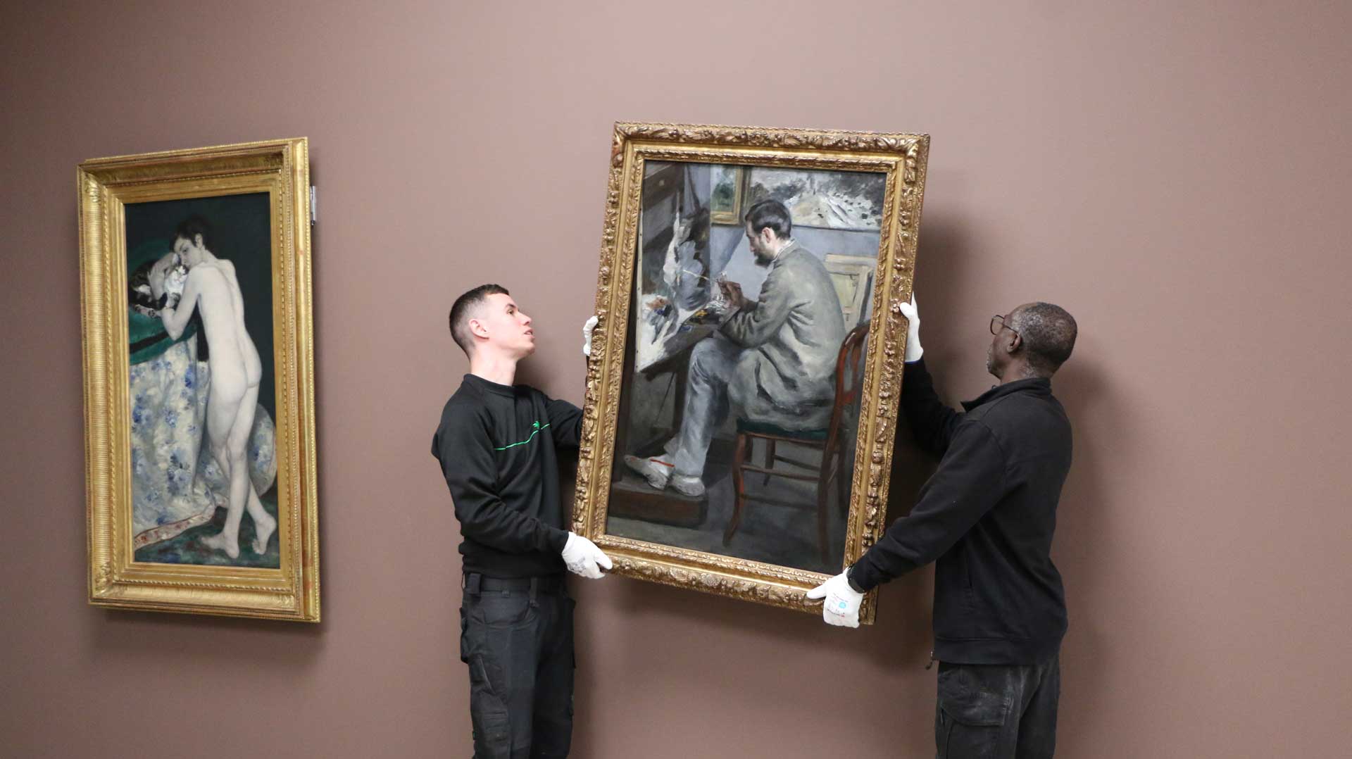 Installation de l’exposition Renoir et l’Amour au musée d’Orsay à Paris