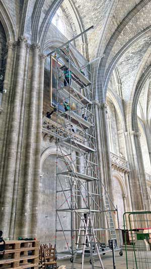 Echafaudage pour la dépose de sept tableaux de la cathédrale Saint-André